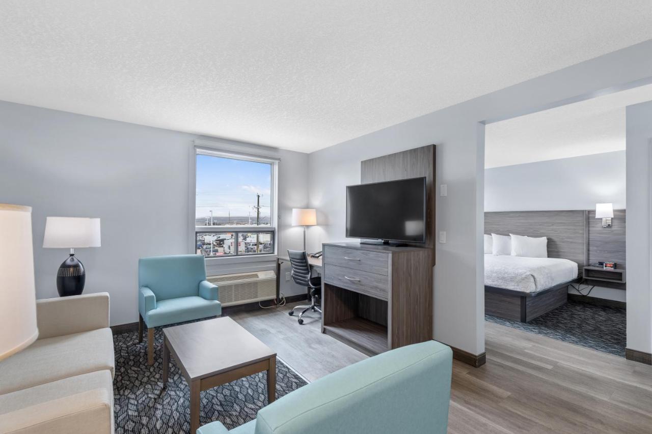 Emerald Hotel & Suites Calgary Airport Eksteriør billede