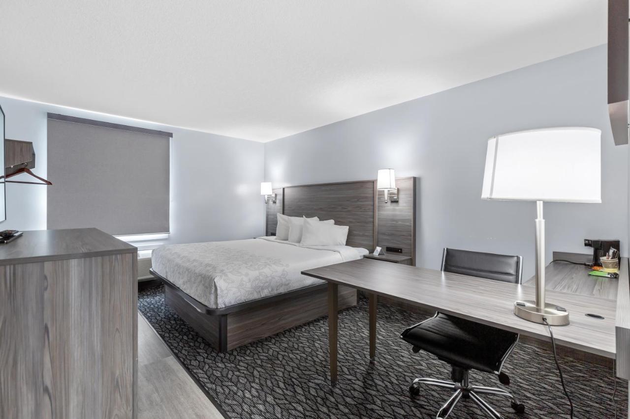 Emerald Hotel & Suites Calgary Airport Eksteriør billede