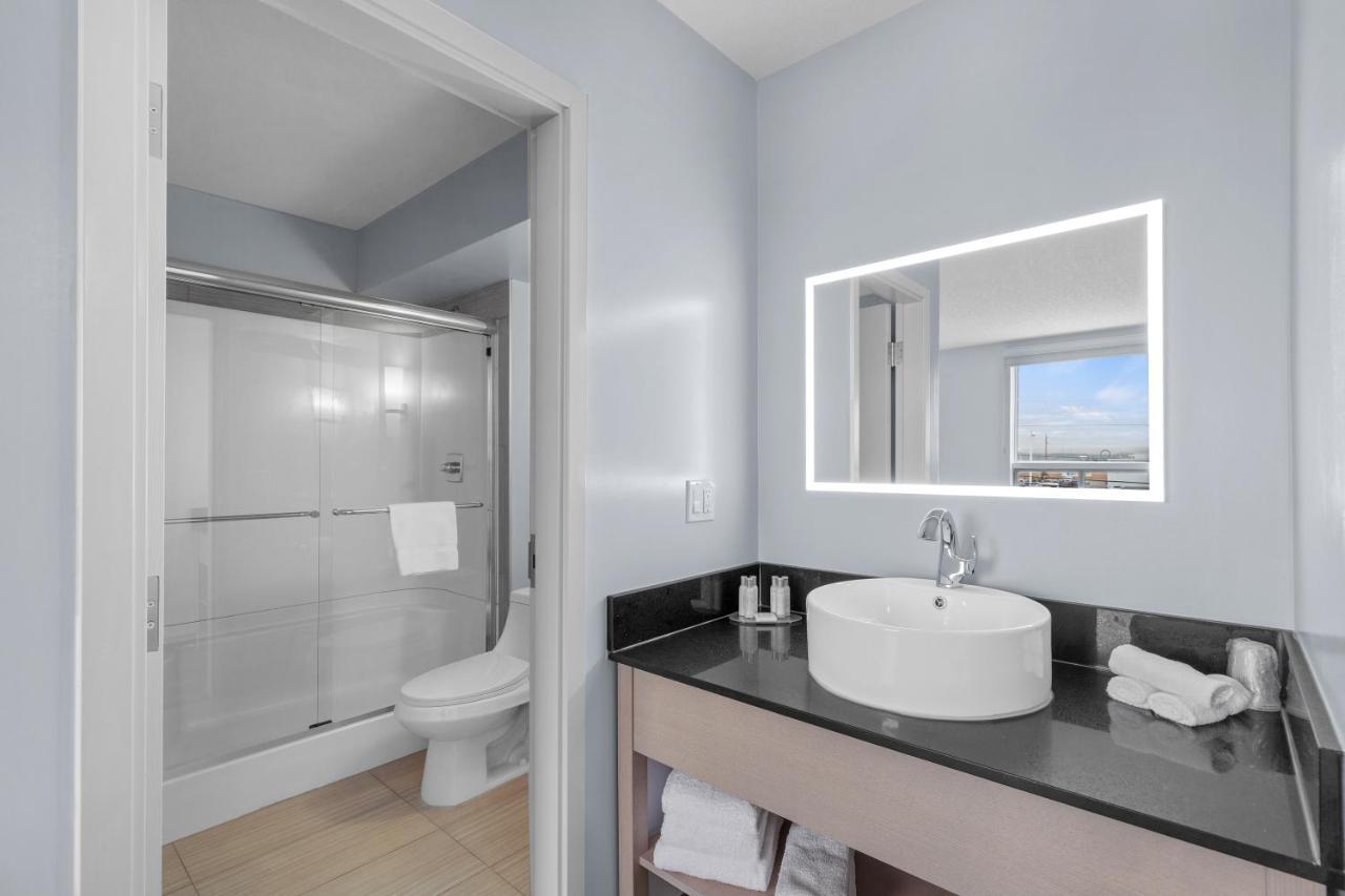 Emerald Hotel & Suites Calgary Airport Eksteriør billede