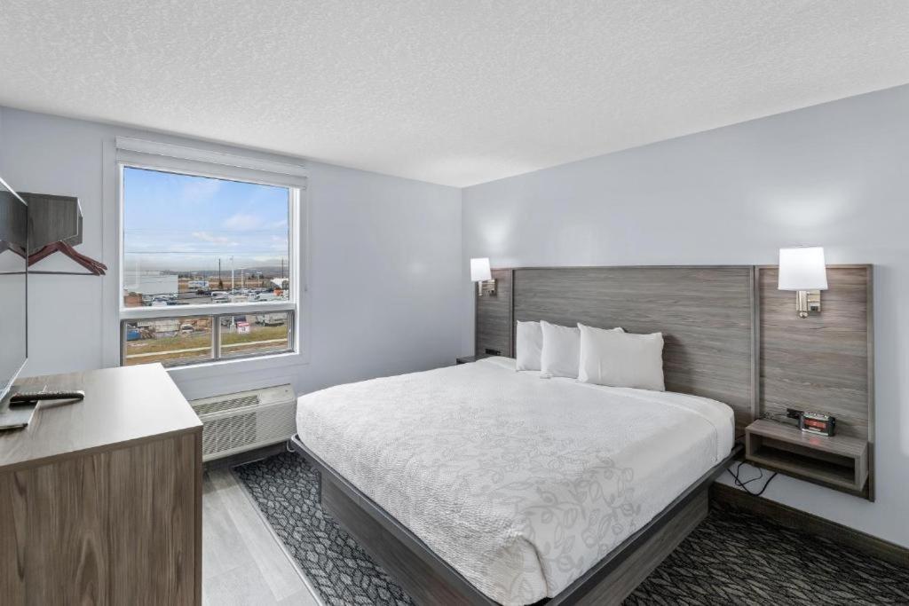 Emerald Hotel & Suites Calgary Airport Eksteriør billede