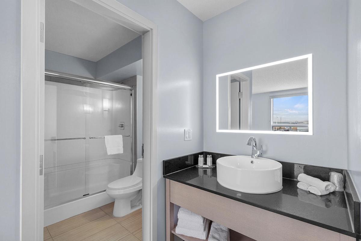 Emerald Hotel & Suites Calgary Airport Eksteriør billede